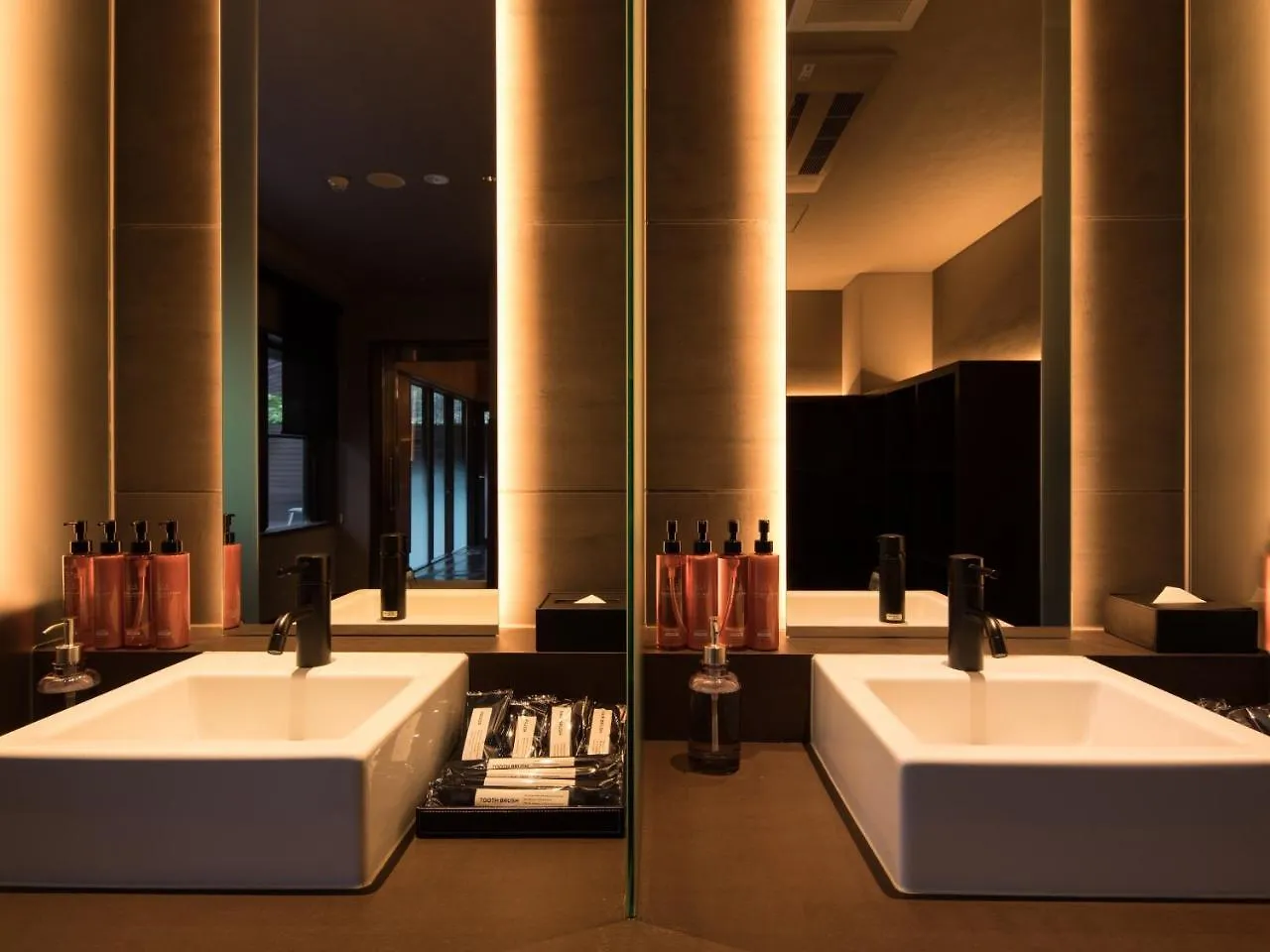 **** Hotel Barhotel Hakone Kazan Japan